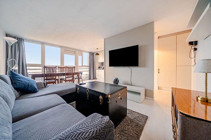 2 Bedroom Flat For Sale In Elephant Amp; Castle, London, SE1