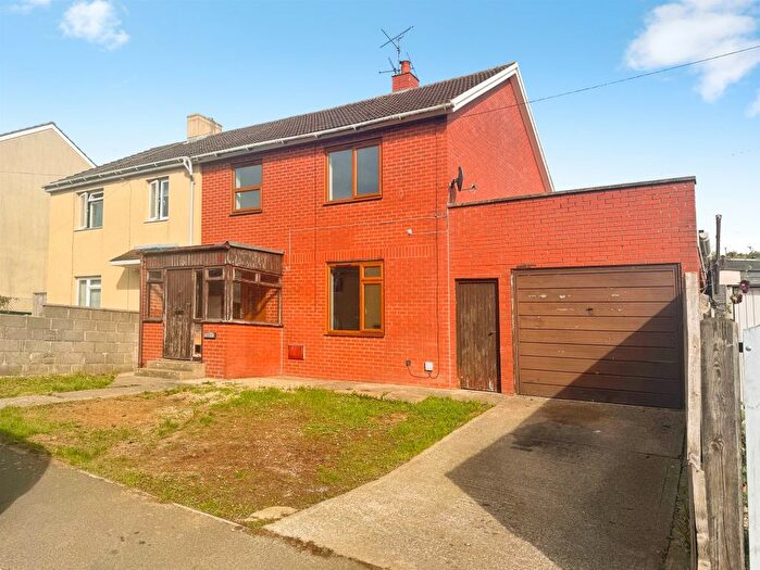 3 Bedroom Semi-Detached House For Sale In St. Patricks Road, Yeovil, BA21