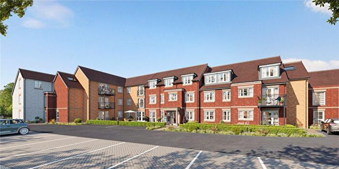 2 Bedroom Flat For Sale In Robert Peel Close, Newport Pagnell, Buckinghamshire, MK16