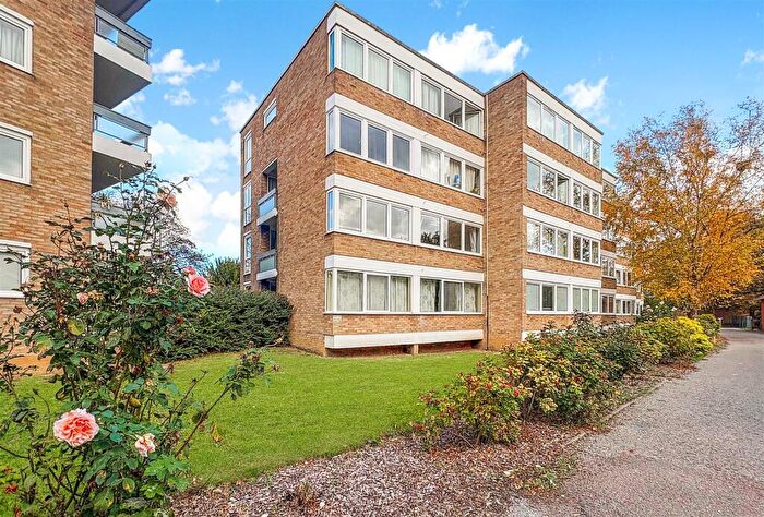 2 Bedroom Apartment To Rent In Pentlands Court, Cambridge, CB4