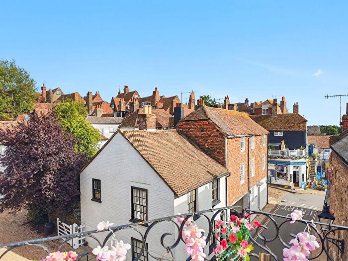 2 Bedroom Flat For Sale In Wish Ward, Rye, TN31