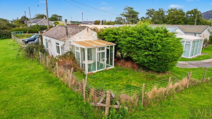 Property For Sale In Detached Building, Ceidio, LL53