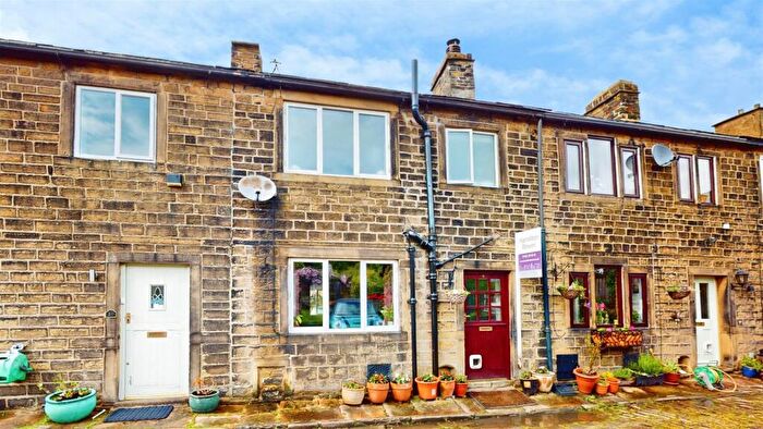2 Bedroom Cottage For Sale In Club Row, Wilsden, Bradford, BD15