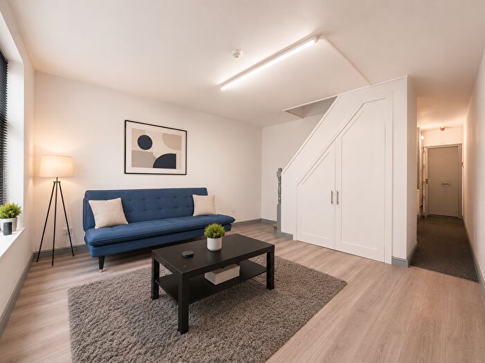 2 Bedroom Flat To Rent In Harehills Lane, Gipton Amp; Harehills, Leeds, LS9