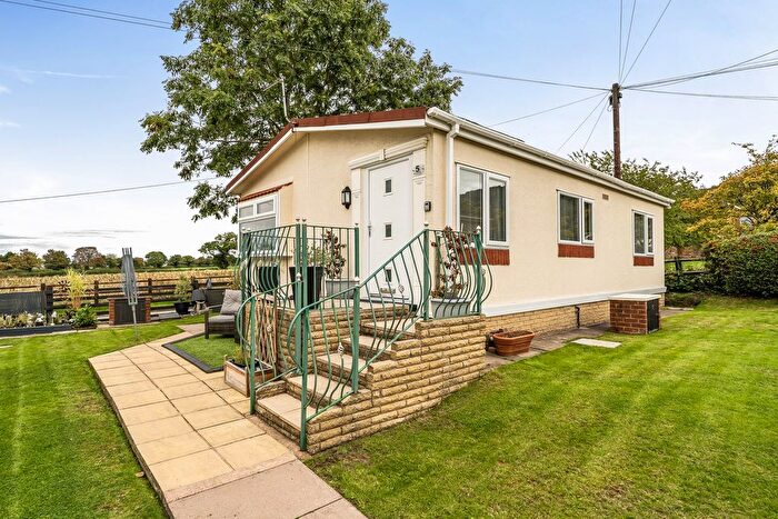 2 Bedroom Mobile/park Home For Sale In Woodhouses Park, Chester Road, Frodsham, Cheshire, WA6