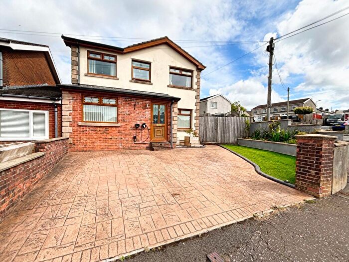 4 Bedroom Detached House For Sale In Elm Rise, Bryncethin, CF32