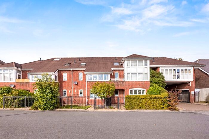 2 Bedroom Flat For Sale In Gordon Road, Haywards Heath, RH16