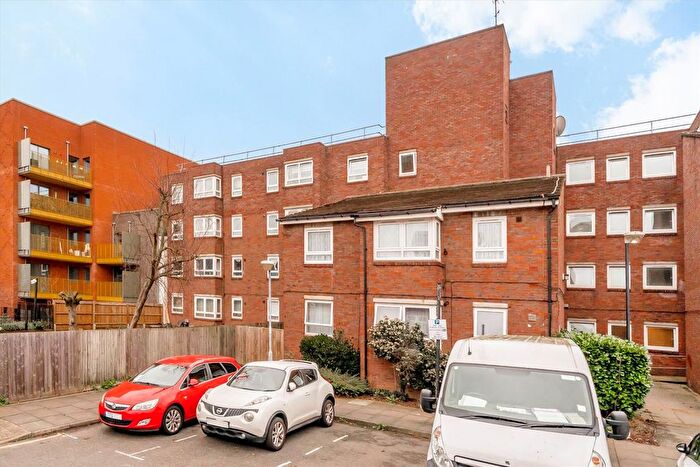 1 Bedroom Flat To Rent In Ruddstreet Close, Woolwich, SE18