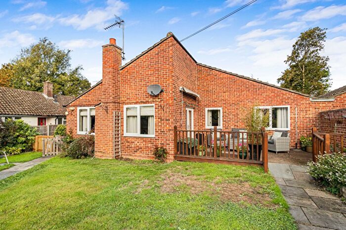 4 Bedroom Semi-Detached Bungalow For Sale In The Square, Hadleigh, IP7