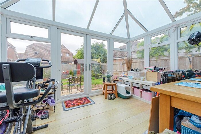 3 Bedroom End Of Terrace House For Sale In Island Way East, St Mary's Island, Chatham, Kent, ME4