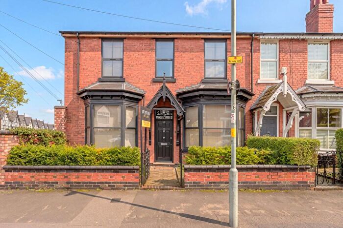 4 Bedroom End Of Terrace House For Sale In Albany Road, Birmingham, B17