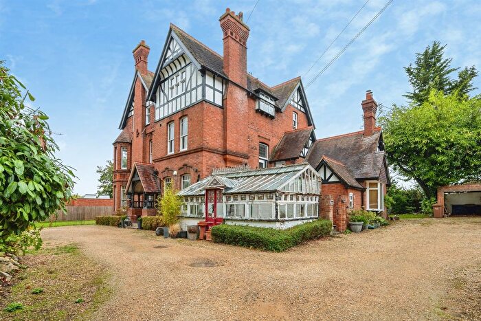 2 Bedroom Flat For Sale In Chacewater Avenue, Worcester, WR3