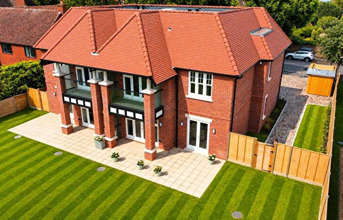2 Bedroom Apartment For Sale In Beauchamp Road, East Molesey, KT8