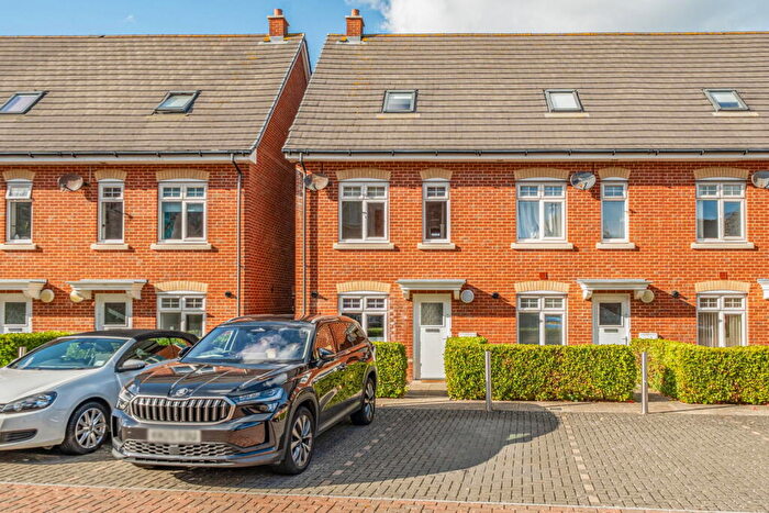 3 Bedroom End Of Terrace House For Sale In Cromwell Gardens, Southbourne, Bournemouth, BH5