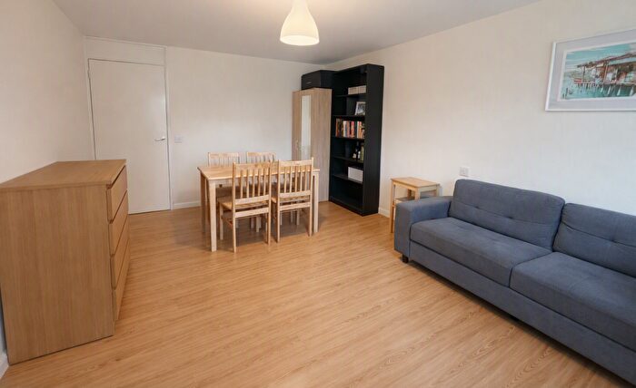 1 Bedroom Flat To Rent In Fielding Street, Walworth, London, SE17