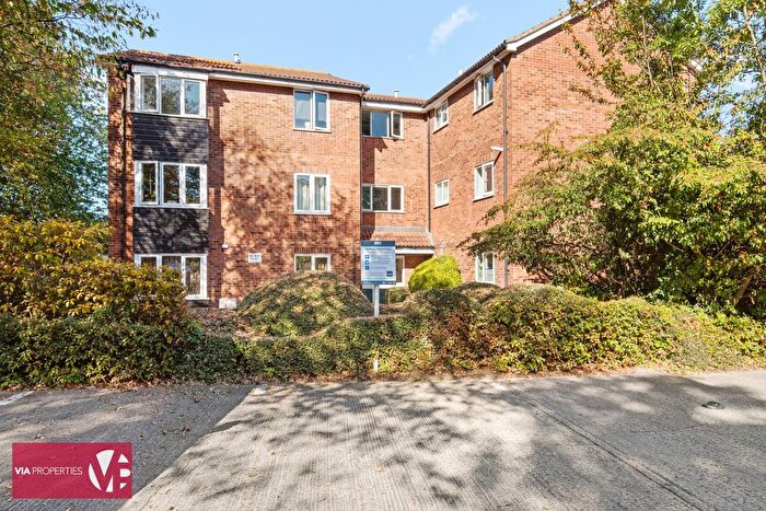 1 Bedroom Flat To Rent In Bullsmoor Lane, Enfield, EN1