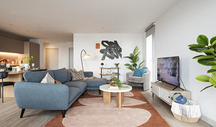 3 Bedroom Apartment To Rent In Dockside, Leith, EH6