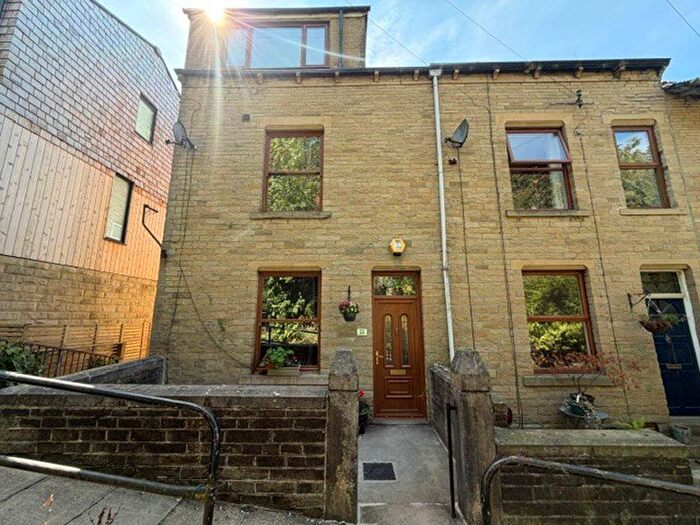 3 Bedroom Terraced House For Sale In Cliffe Royd, Hebden Bridge, HX7
