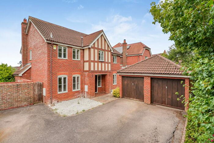 4 Bedroom Detached House For Sale In Ravel Close, Old Farm Park, Milton Keynes, MK7
