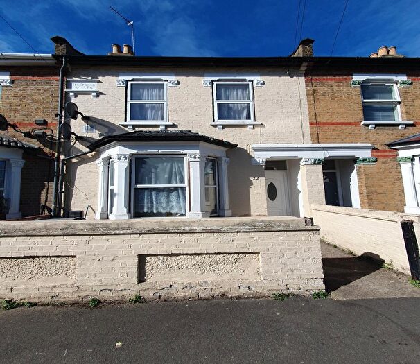 3 Bedroom Terraced House To Rent In Hounslow, Middlesex, TW3