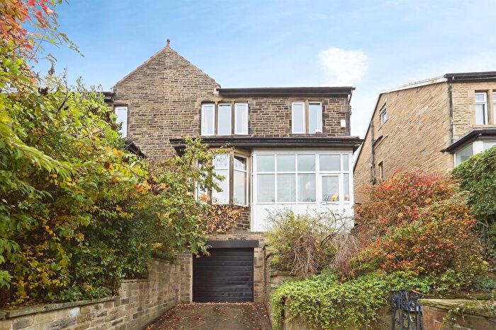 4 Bedroom Semi-Detached House For Sale In Leylands Terrace, Bradford, BD9