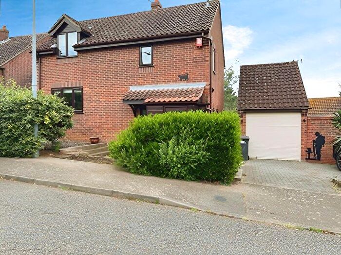 3 Bedroom Detached House For Sale In Grantham Crescent, Ipswich, IP2