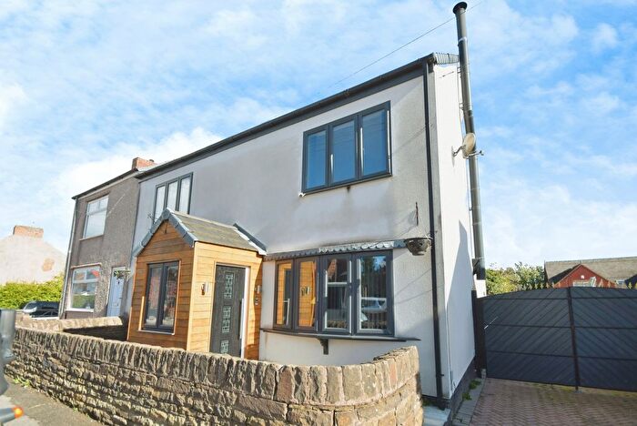 4 Bedroom Semi-Detached House For Sale In Manor Road, Derbyshire, S43