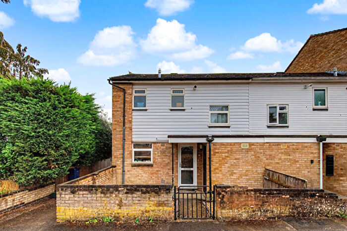 3 Bedroom End Of Terrace House For Sale In George Moore Close, Oxford, OX4