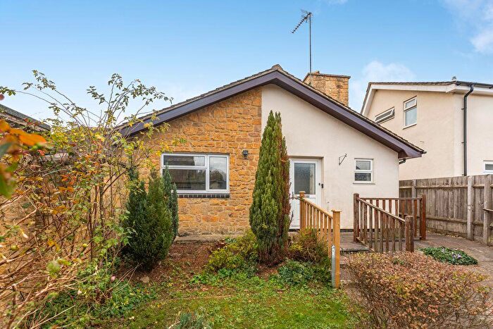 3 Bedroom Detached Bungalow For Sale In Glebe Rise, Kings Sutton - No Onward Chain, OX17
