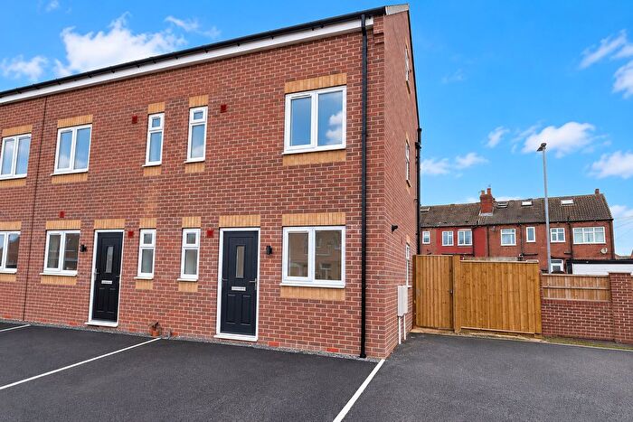 2 Bedroom End Of Terrace House For Sale In Back Garden Street, Castleford, WF10