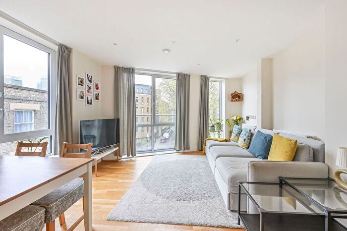 2 Bedroom Flat To Rent In Edgemere House, Limehouse, London, E14