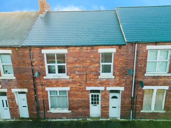 3 Bedroom Flat To Rent In Russell Street, Jarrow, NE32