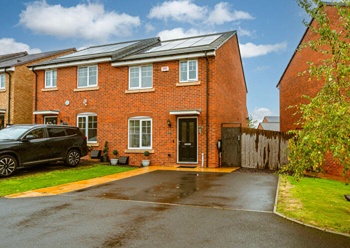 3 Bedroom Semi-Detached House For Sale In English Gardens, Kingswinford, DY6