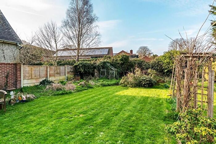 3 Bedroom Detached House For Sale In Croft Avenue, Dorking, RH4