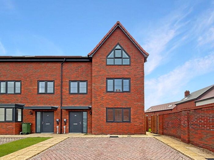 4 Bedroom Semi-Detached House To Rent In Osbourne Gardens, Aylesbury, Buckinghamshire, HP21