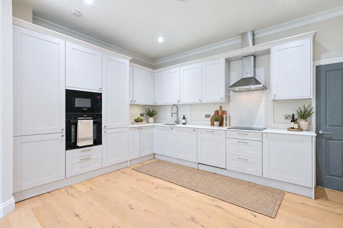 2 Bedroom Flat For Sale In York Road, Cheam, Sutton, SM2