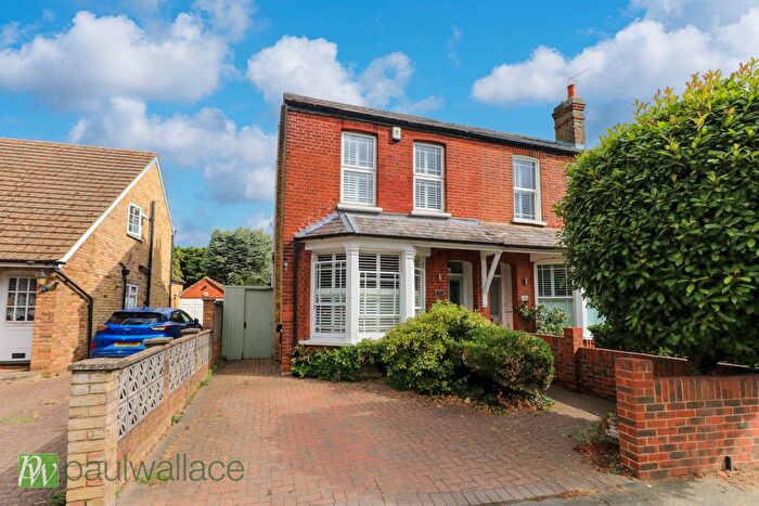 3 Bedroom Semi-Detached House For Sale In Bury Green Road, West Cheshunt, EN7