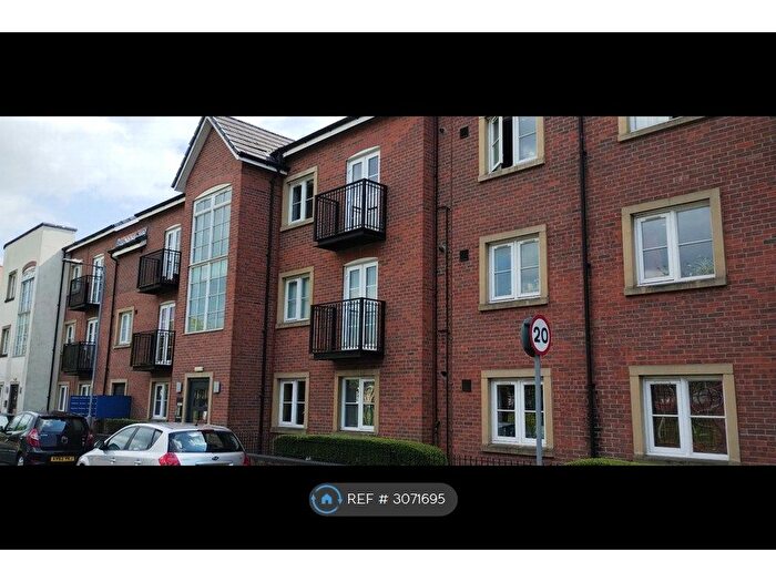 2 Bedroom Flat To Rent In Plainsfield Street, Hulme, Manchester, M16