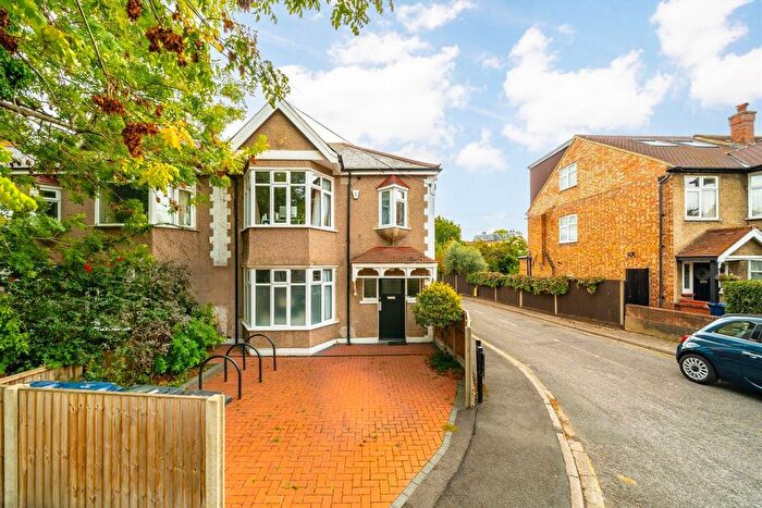 3 Bedroom Property To Rent In Cuckoo Lane, Hanwell, W7