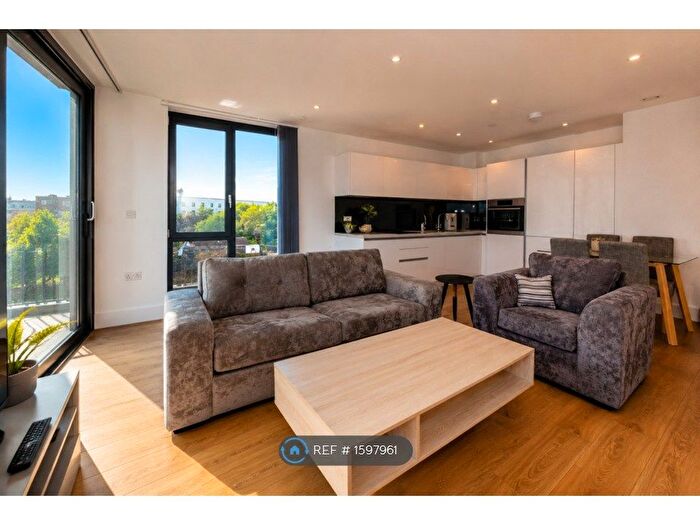 2 Bedroom Flat To Rent In Kempton House, Staines-Upon-Thames, TW18