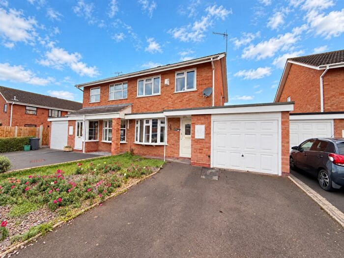 3 Bedroom Semi-Detached House For Sale In Avonbrook Close, Stratford-upon-Avon, CV37