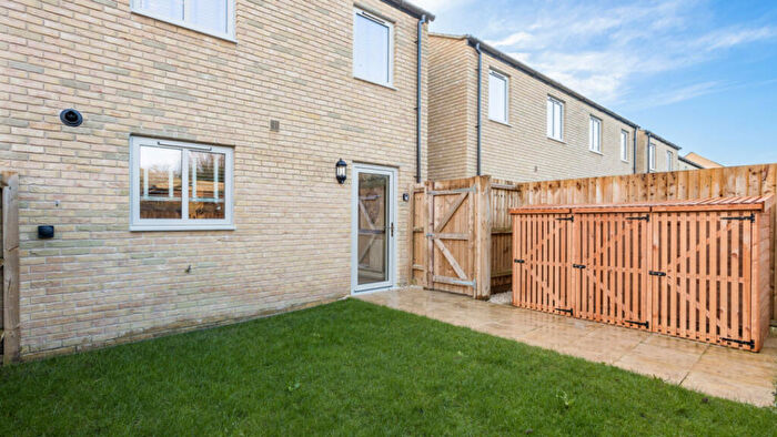 3 Bedroom Semi-Detached House For Sale In Beagle Road, Cambridge, CB3