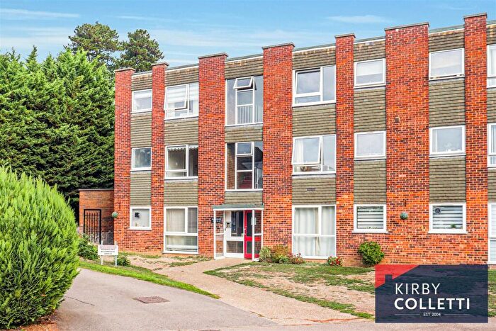 2 Bedroom Flat For Sale In BuryholmeWormleyHertfordshire, EN10