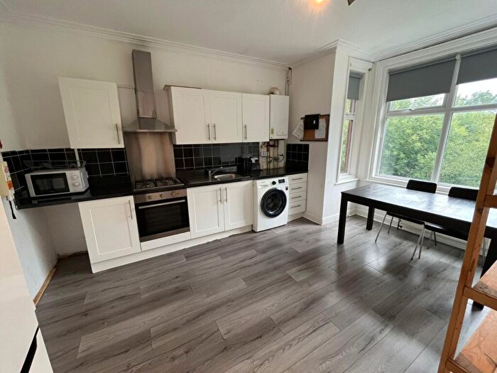 4 Bedroom Semi-Detached House To Rent In Hartley Avenue, Woodhouse, Leeds, West Yorkshire, LS6