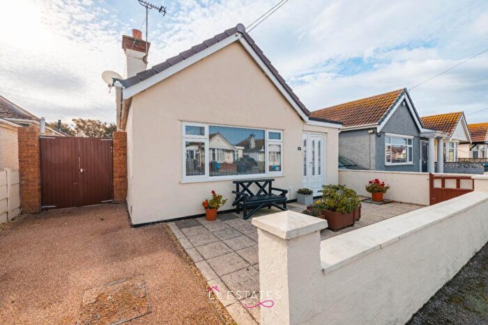 2 Bedroom Detached Bungalow For Sale In Knowles Avenue, Rhyl, Denbighshire, LL18