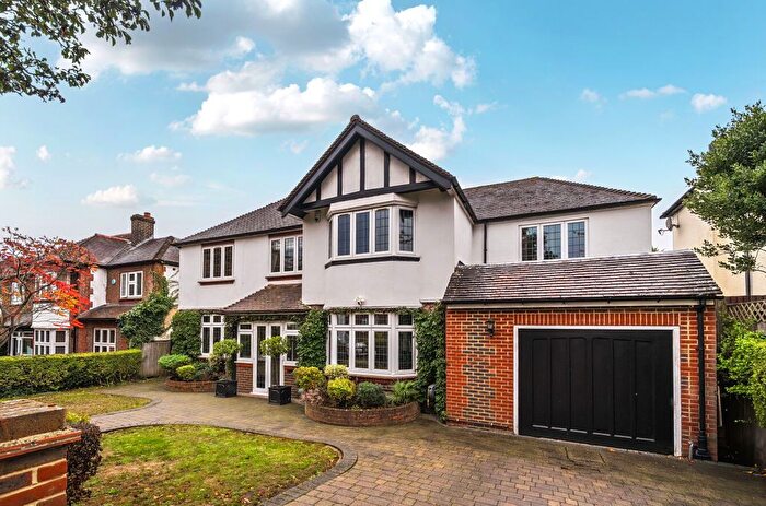 4 Bedroom Detached House For Sale In Warwick Road, Coulsdon, CR5