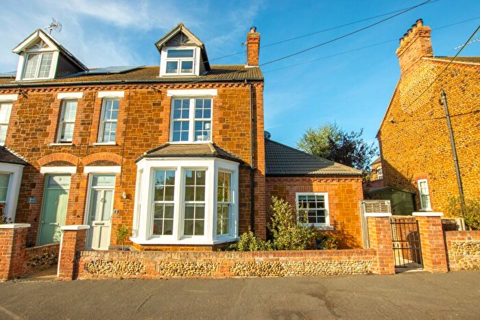 5 Bedroom Semi-Detached House For Sale In Lincoln Street, Hunstanton, PE36