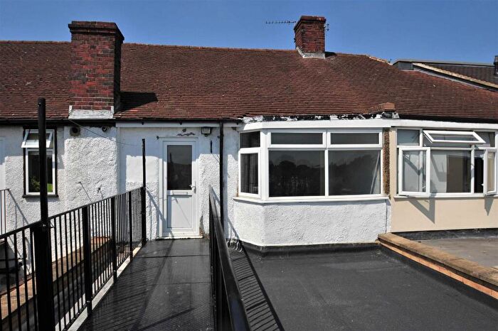 2 Bedroom Maisonette To Rent In Sherwood Park Avenue, Blackfen, Sidcup, DA15