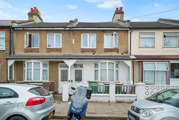 2 Bedroom Maisonette For Sale In Stock Street, London, E13