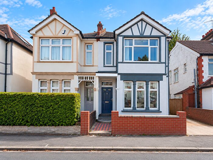 4 Bedroom Semi-detached House To Rent In Sunnycroft Road, Hounslow, TW3